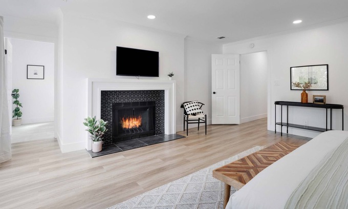 Sunland-Tujunga House | Fully Remodeled Luxury Home - Clear Mountain Views