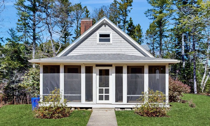 West Boothbay Harbor House | Fully Remodeled Coastal Retreat with Spacious Deck and Dog-Friendly Comfort