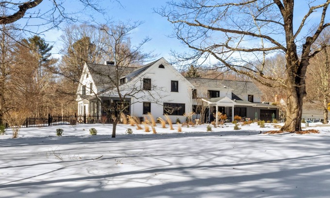 Glendale House | Fully renovated sprawling farmhouse in Great Barrington