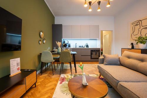 Schottenfeld Apartment | Fully renovated 2-room central apartment