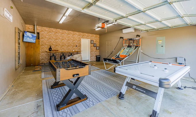 Medford House | Fully renovated 4 bedroom 3 bath house that sleeps 15. Hot tub. Garage game room