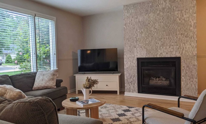Collingwood House | Fully renovated detached family home in the heart of Downtown Collingwood!