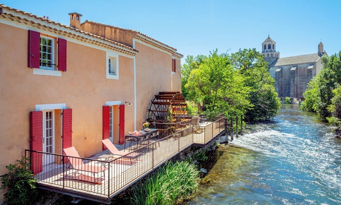 Le Thor House | Fully renovated old mill with heated swimming pool near Isle-sur-Sorgue