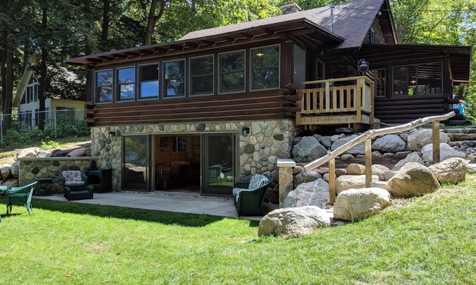 New Era House | Fully Restored Lakefront Cabin on Stony Lake