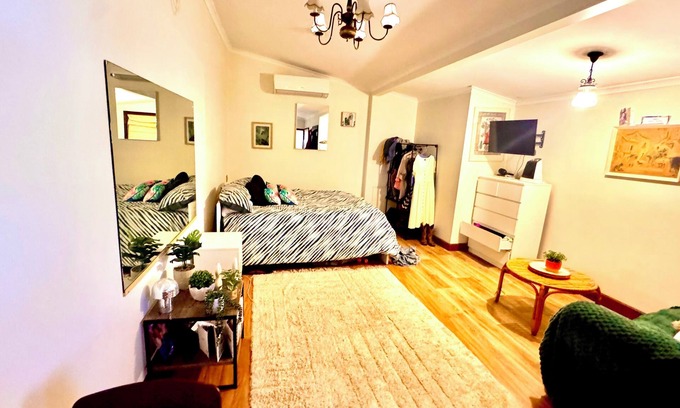 East Fremantle House | Fully self contained Granny Flat, East Fremantle nRARE OPPORTUNITY!