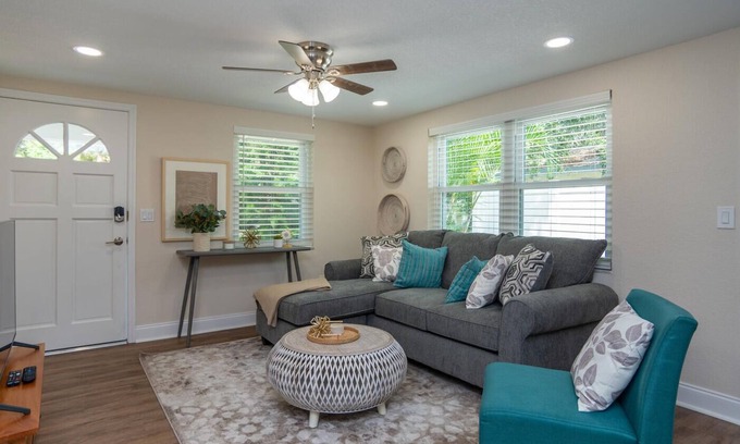 Dunedin Villa | Fully Updated! Downtown Dunedin Cottage