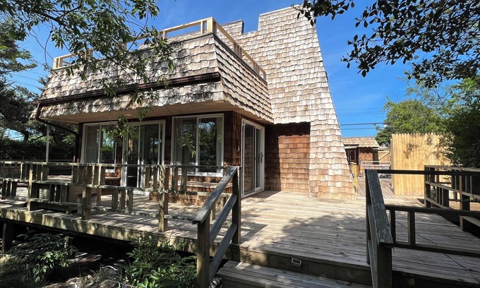 Cherry Grove House | Fun and fabulous 3br in Cherry Grove