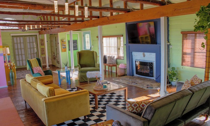 Eureka Springs Cottage | Fun cottage w/VIEW, minutes to downtown Eureka Springs, Beaver Lake, White River