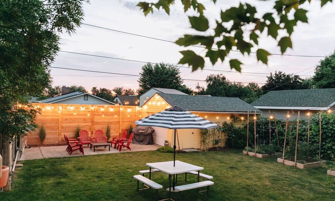 College Place House | Fun family/pet friendly-king beds-outdoor playset