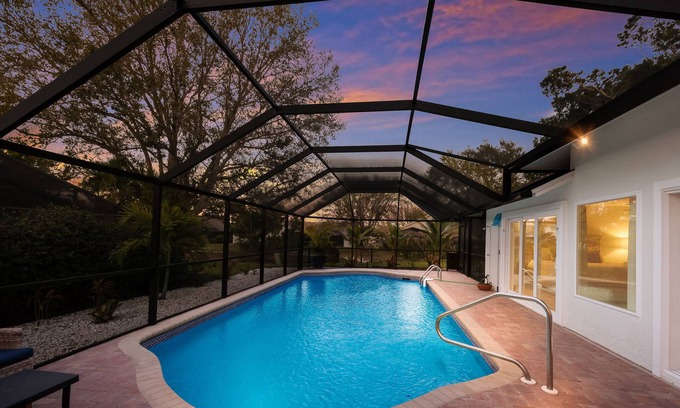 Palma Sola House | Fun-Filled Retreat: Pool, PS5 and Near Anna Maria Island