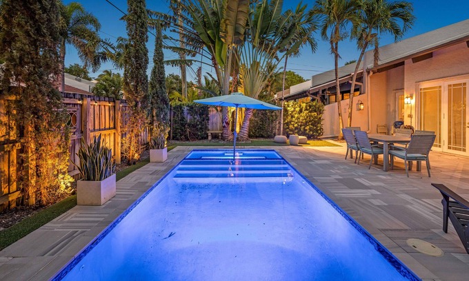 Colee Hammock House | Fun Location! 1 block walk to Las Olas blvd in Ft. Lauderdale w/Pool & parking