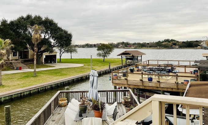 Taylor Lake Village House | Fun retreat on Clear Lake