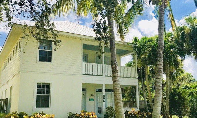 Central Beach House | FUN + SUN IN THE CENTER OF IT ALL! EXCLUSIVE CENTRAL BEACH! POOL