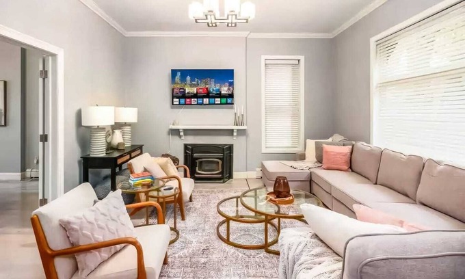 Weinland Park House | Fun upscale oasis w/hot tub near OSU & Short North