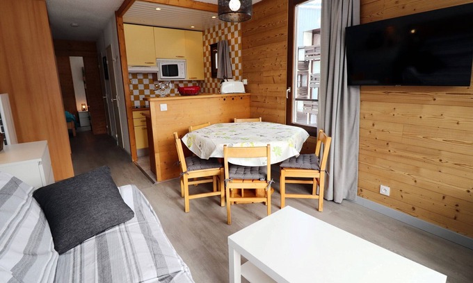 Le Lavachet Apartment | Functional Apartment Near Slopes with Balcony & WiFi