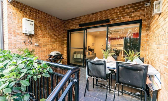 Brookvale Apartment | Funda Place Leafy Hideout in Northern Beaches