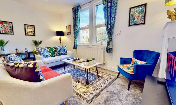 Rochester East Ward Apartment | Funky 2 Bed (split level) Apartment in the Heart of Historic Rochester