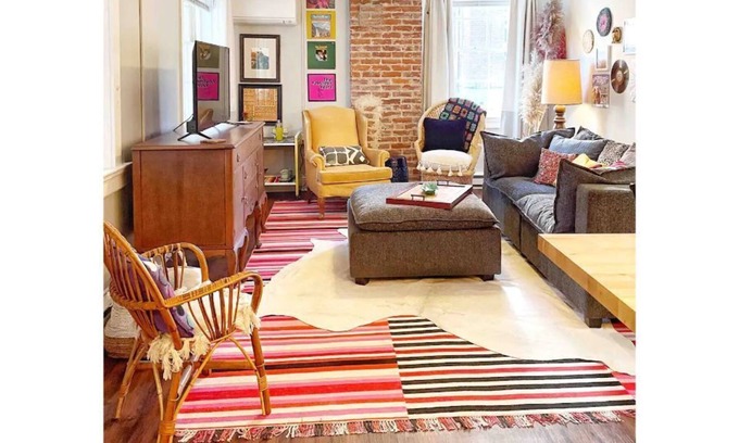 Rivermont Apartment | Funky boho 1br w/ king bed and awesome front porch
