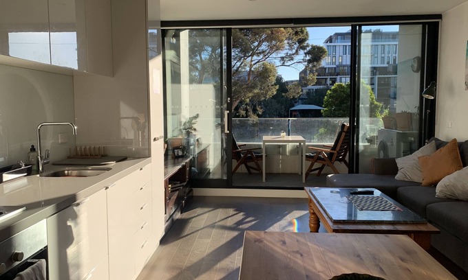 Collingwood Apartment | Funky pad in the golden pocket of Collingwood.