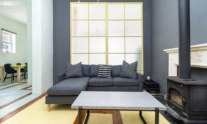 Bo'Kaap House | Funky Pet Friendly 2-bedroom Escape Bo-kaap