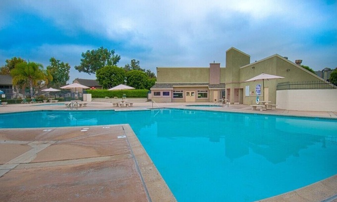 Hermosa Village Condo | Funtierland + Love Bug + Across Street from Disney + Nursery +Pool