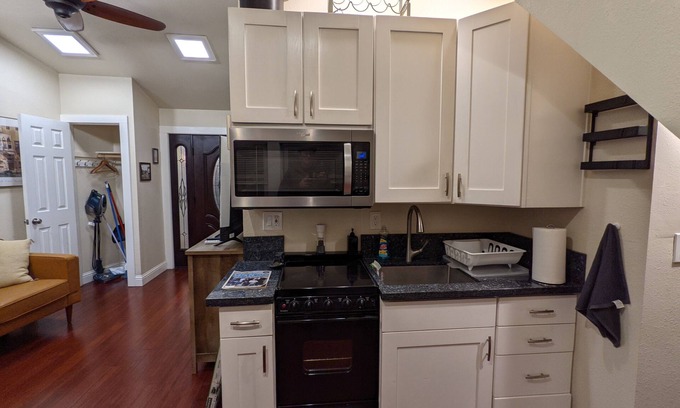 Placerville Apartment | Furnished 1 bedroom above garage, Deck, A/C, downtown Placerville.