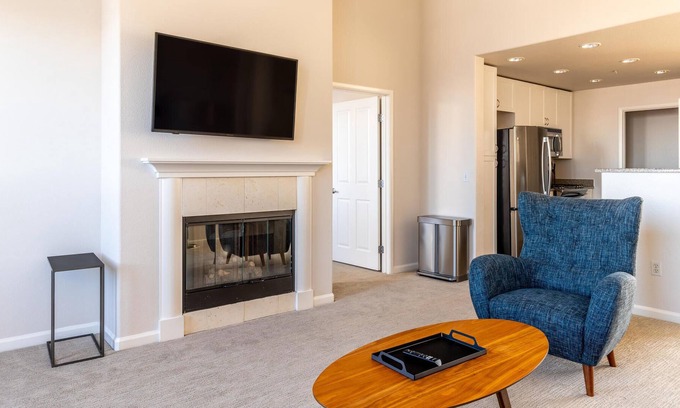 Foster City Apartment | Furnished 2BR Apartment in Foster City w/ Pool
