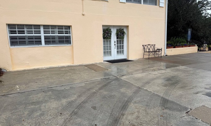 Brooksville Apartment | Furnished Garden Room Efficiency