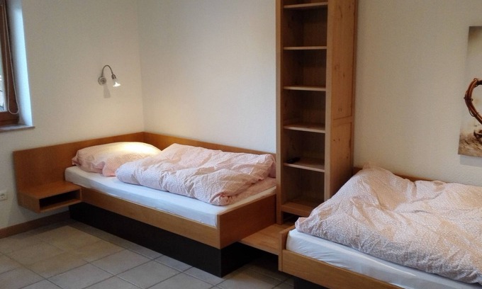 Westerweyhe Apartment | Furnished room 2 beds, small kitchen, own bathroom with shower