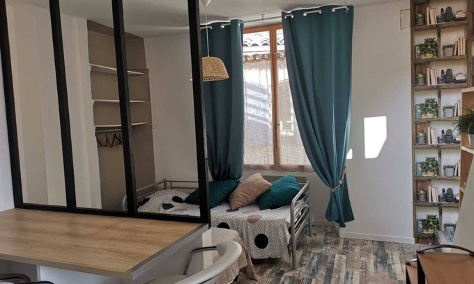 Pont-Saint-Esprit Apartment | Furnished studio 25 m2 with roof terrace