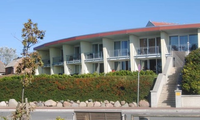 Alt Gaarz House | FW Lesecafe - Ostseewelle