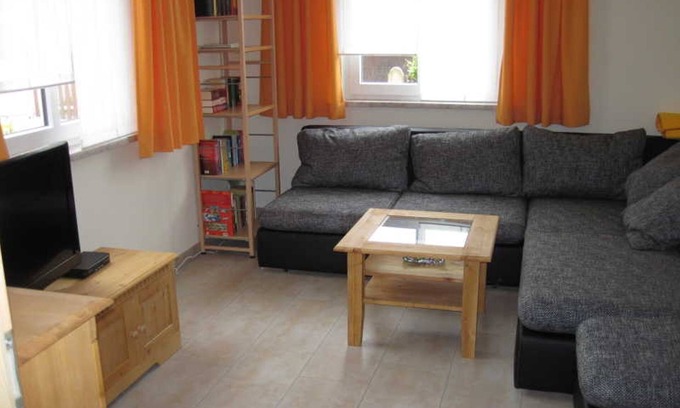 Bad Klosterlausnitz Apartment | FW Orange - Guesthouse Gimper