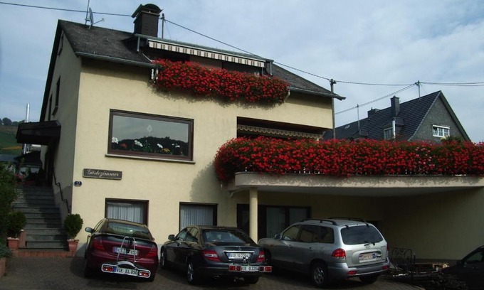 Zeltingen-Rachtig House | Gästehaus Resi