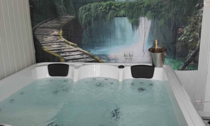 Saint-Michel-l'Observatoire House | Gîte Maison de Campagne au nid D'ange Avec Jacuzzi