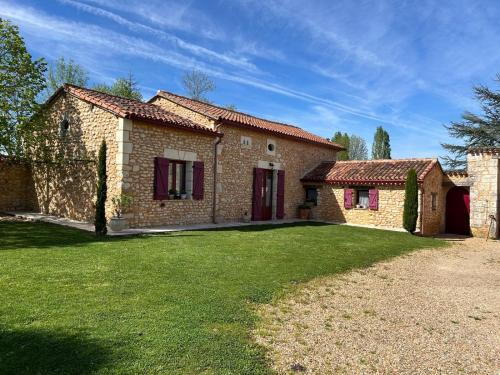 Saint-Amand-de-Vergt House | Gîte 4 personnes - à pied au " Lac de Neufont " et 3km de VERGT