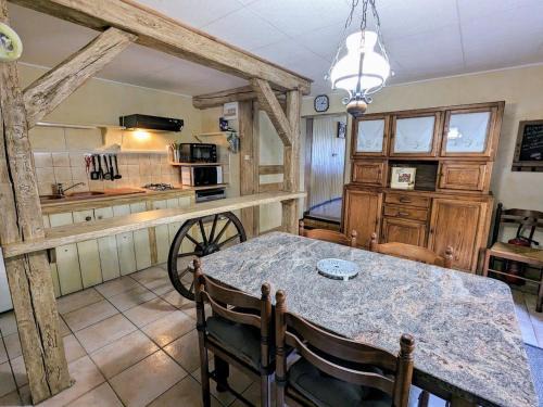 Le Syndicat Apartment | Gîte chaleureux en pleine nature avec terrasse, idéal pour randonnées et vététistes, proche de Gérardmer - FR-1-589-125
