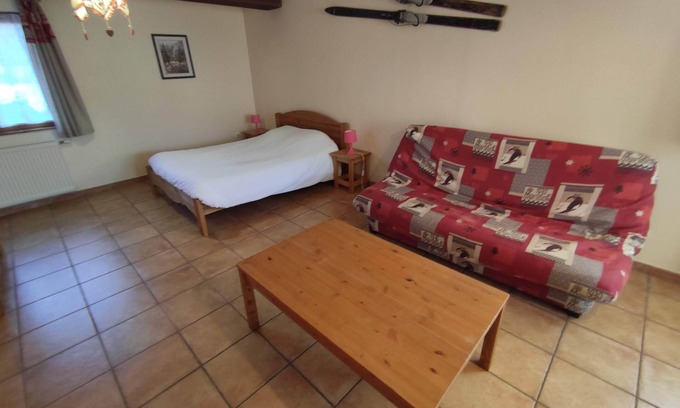 Dommartin-les-Remiremont Cottage | Gîte dans chalet Chloé-Terrace-Gîte-Family-Ensuite with Shower