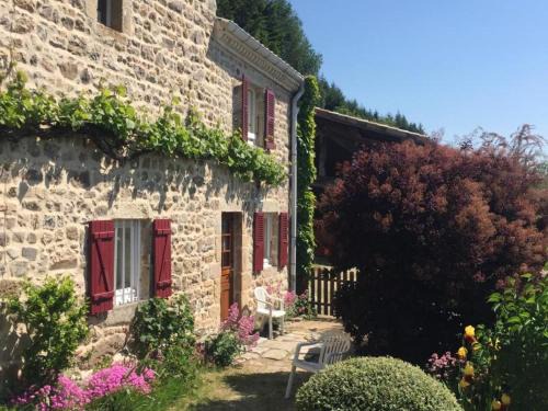Veranne House | Gîte de charme avec cheminée, jardin et wifi, proche rando et ski à Véranne - FR-1-496-255