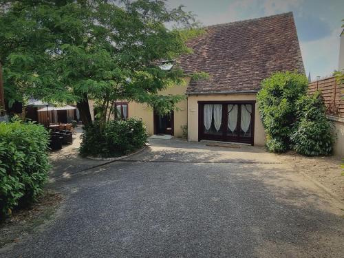 Chateauroux House | Gîte de charme rénové à Châteauroux, jardin privé, jusqu'à 10 pers, proche centre et Belle-Isle - FR-1-591-581