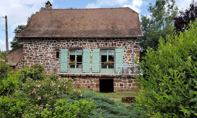 Louignac Villa | Gîte de France La Besse 2 ears - Gîte de France 6 people