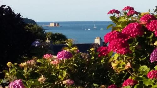 Carantec House | Gîte des Hortensias - Old farmhouse - Sea view
