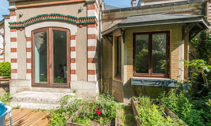 Montlouis-sur-Loire House | Gîte for 10 people - near Tours - Period house