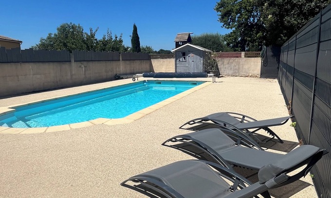 Saint-Paul-Trois-Chateaux Condo | Gîte Mentheclimterrassepiscine Collective
