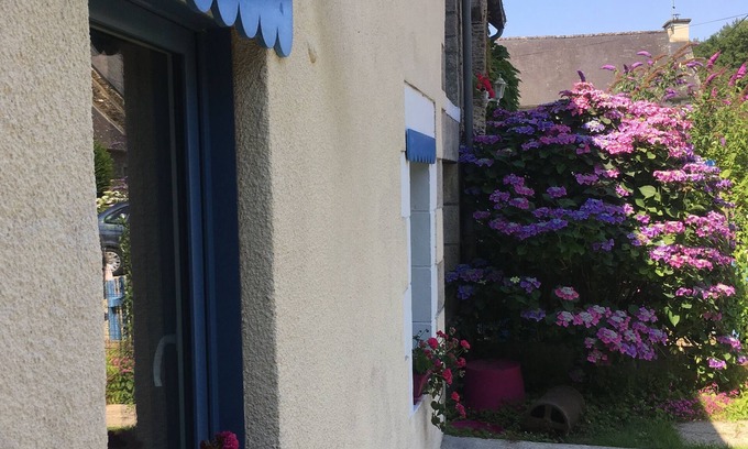 Guillac House | Gîte "La porte bleue" near Josselin/Brocéliande Labélisé 3 stars *