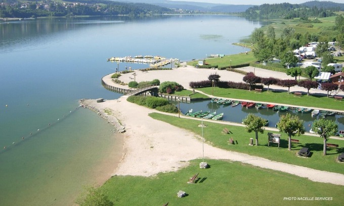 Saint-Point-Lac Apartment | Gîte lac Saint Point Avec Terrasse