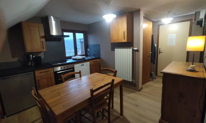 Dommartin-les-Remiremont Apartment | Gîte Mélina with Spa Jacuzzi Sauna Fishing pond