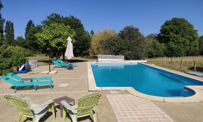 Singleyrac Cottage | Gîte Périgord Pourpre with park and swimming pool