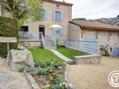 Cherier House | Gîte rural familial avec jardin, terrasse et équipements modernes près du Parc Livradois Forez - FR-1-496-22