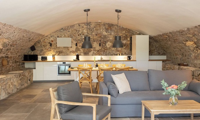 Gonfaron House | Gîte Syrah Confortable et Raffiné Pour 6 Personnes au Coeur D'un Vignoble Varois
