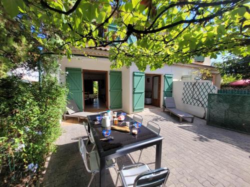 Le Brusc House | Gîte Villa de 78 m2 à 400m de la plage + piscine